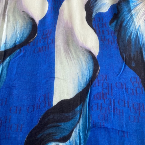 Carolina Herrera lightweight wool scave - Picture 5 of 10